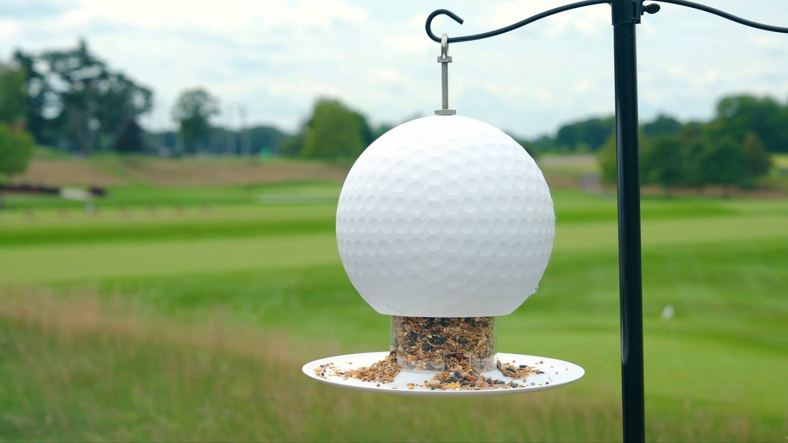 The Eagle golf ball ScoreShell feeder